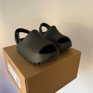 Adidas Kids YZY Slide - Dark Gray